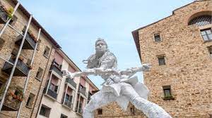 Firenze: una statua di Horizon the Forbidden West simbolo di contemporaneità e coraggio